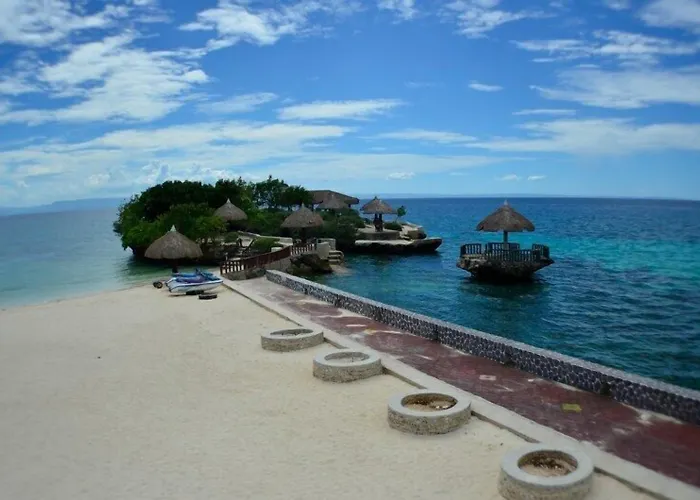Mangodlong Rock 3* Cebu Stadt